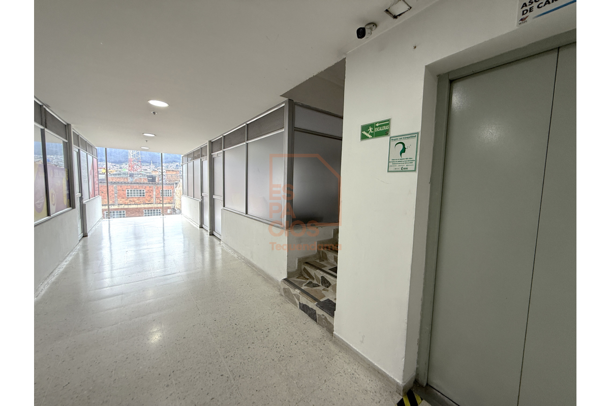 Locales en Arriendo, Ricaurte Bogotá - LOAR334