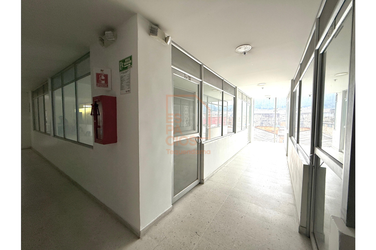 Locales en Arriendo, Ricaurte Bogotá - LOAR341