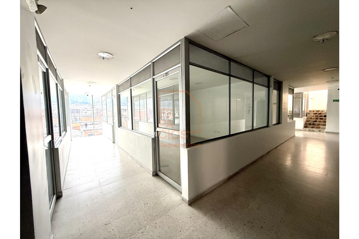 Local en Arriendo, Ricaurte Bogotá - LOAR423