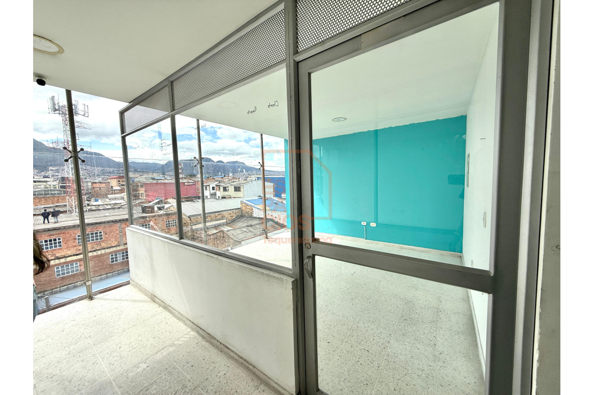 Local en Arriendo, Ricaurte Bogotá - LOAR433